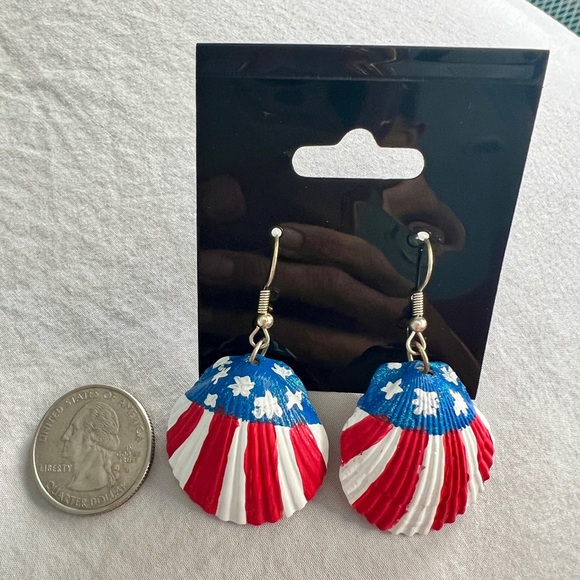Hand painted shell earrings - Picture 2 of 2